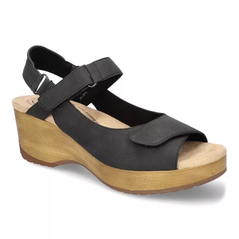 Easy Works By Easy Street Black Slingback Sandals. Size 8
